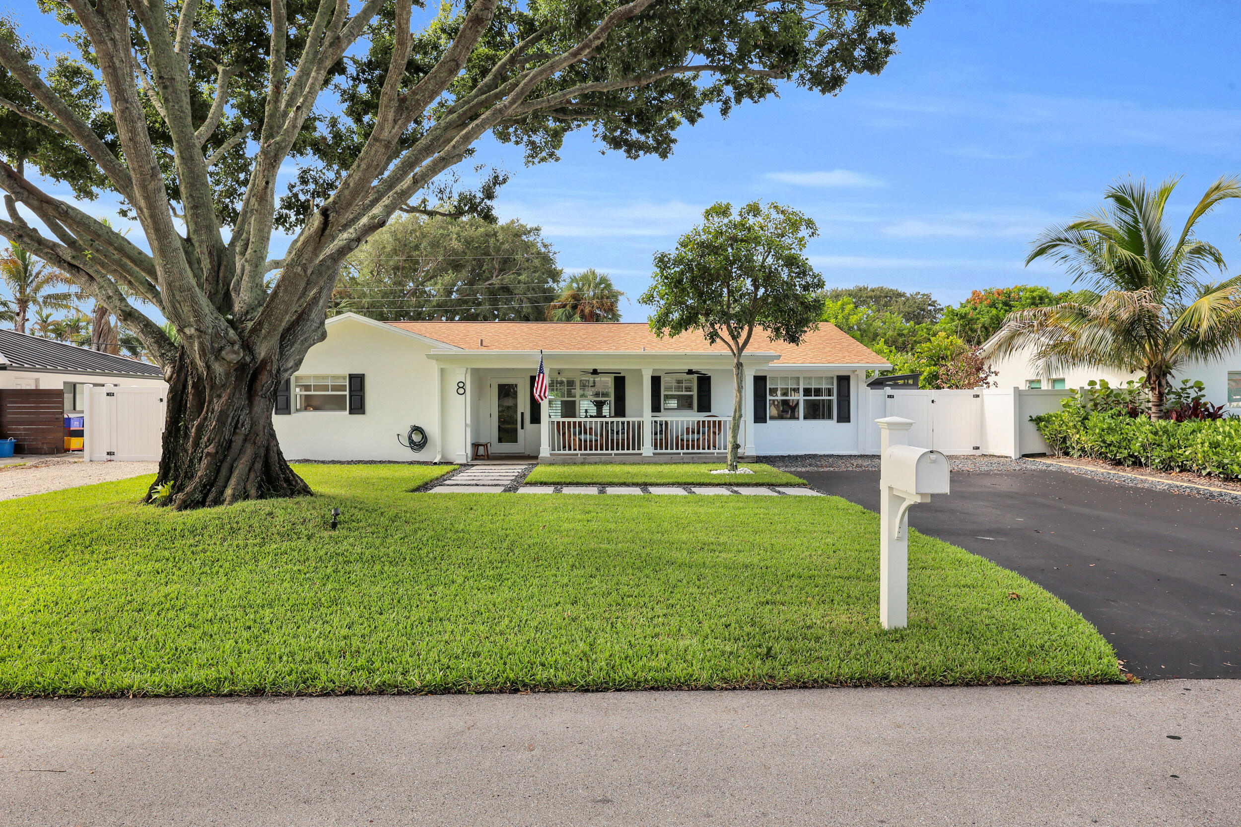 8 WINDSOR Road W