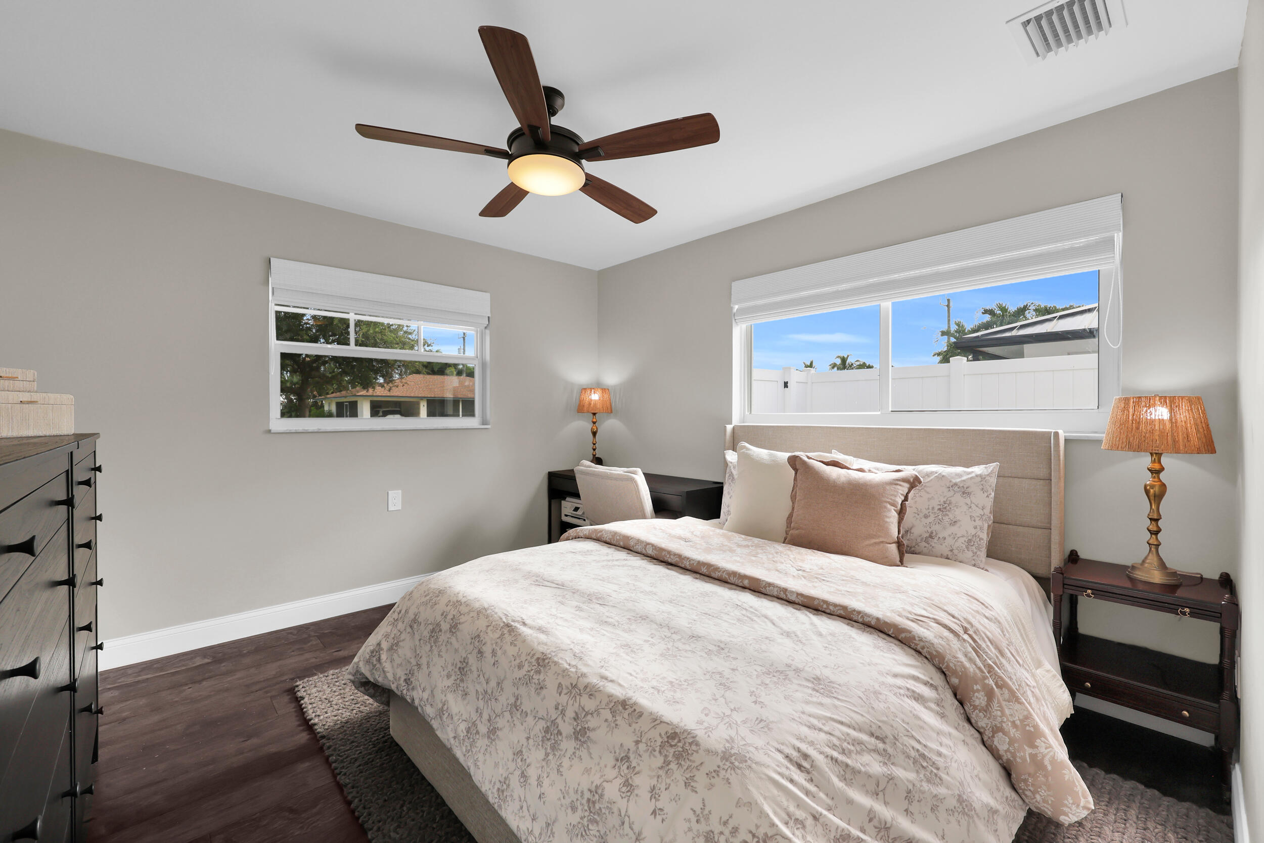 8 WINDSOR Road W