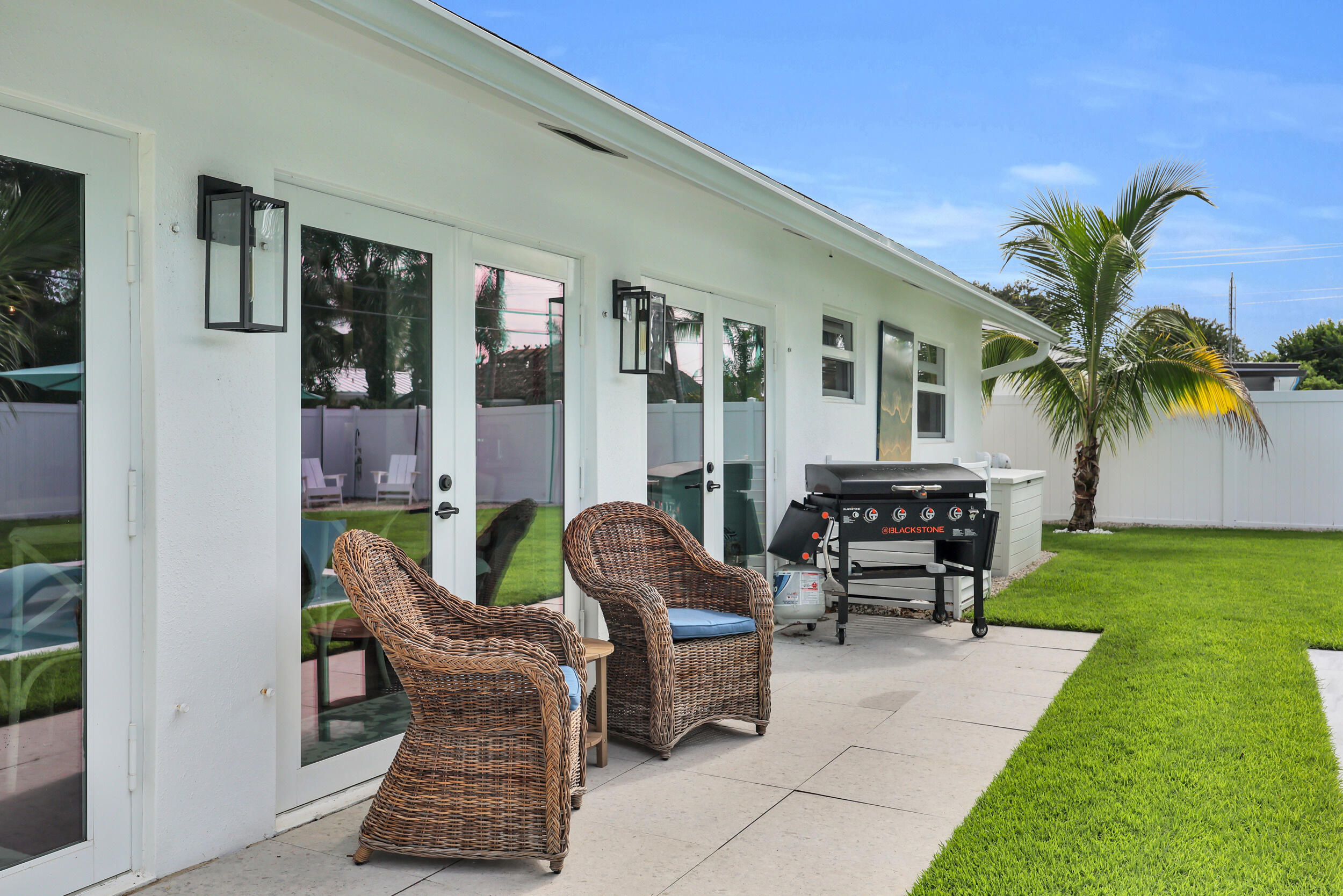8 WINDSOR Road W