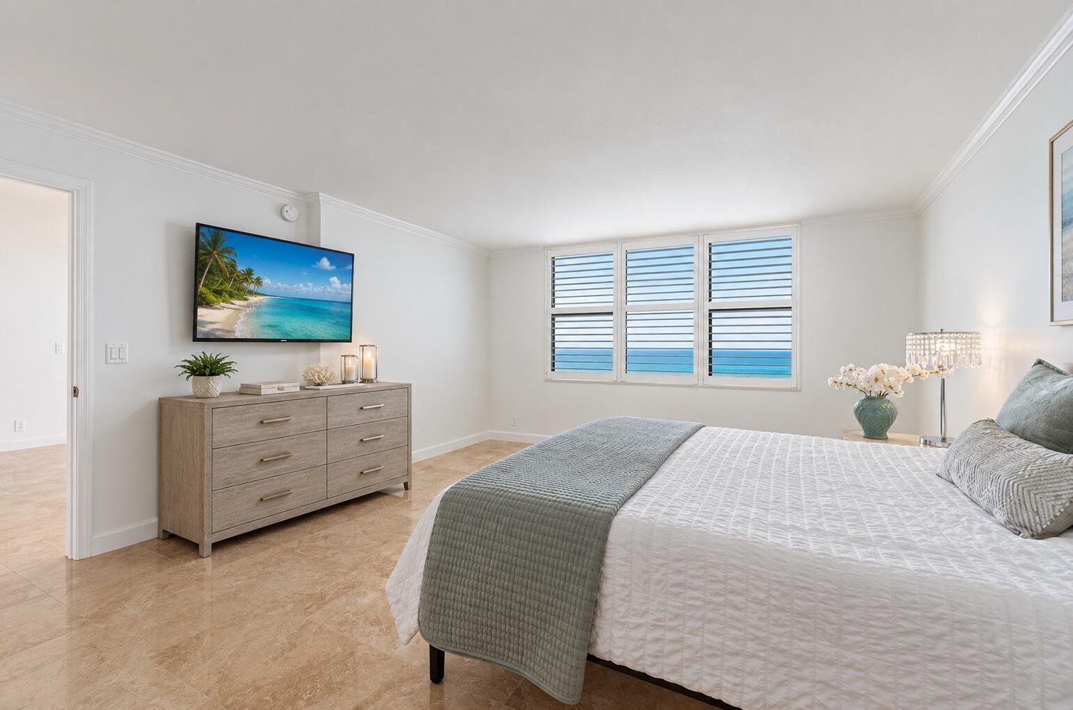 900 Ocean Drive 705