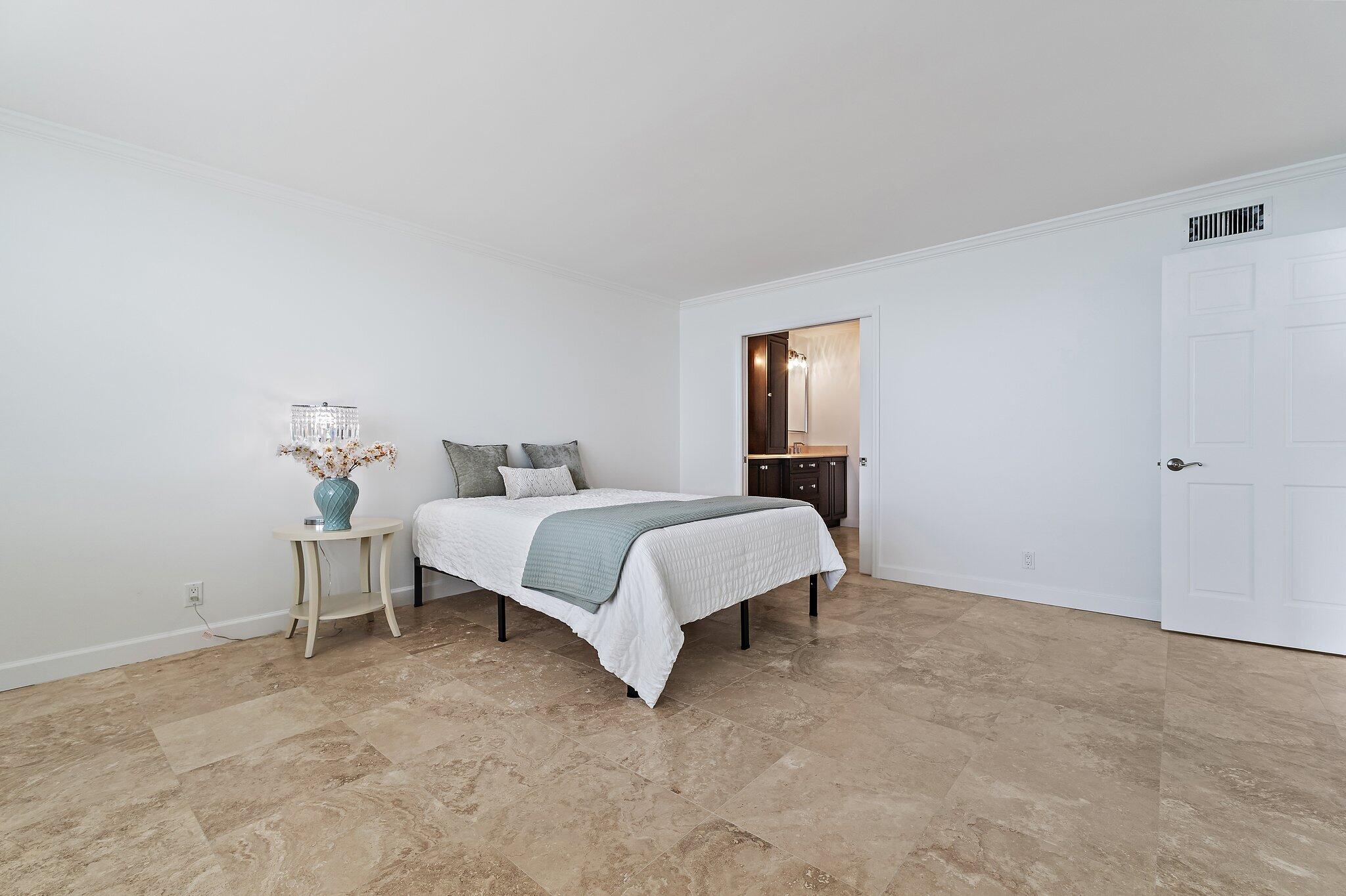 900 Ocean Drive 705