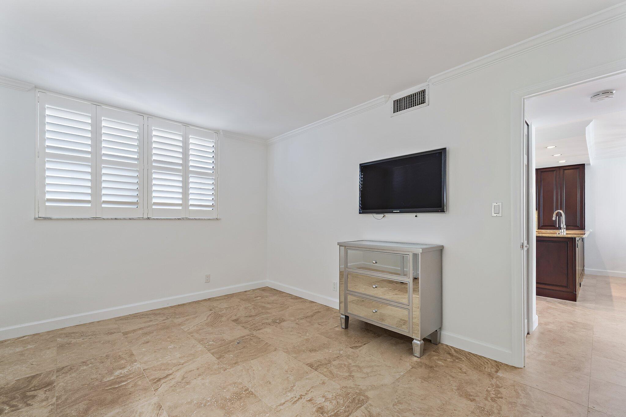 900 Ocean Drive 705