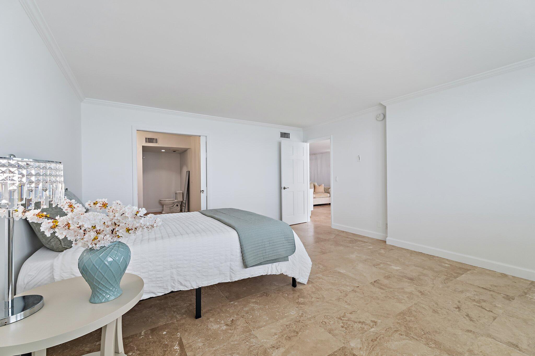 900 Ocean Drive 705