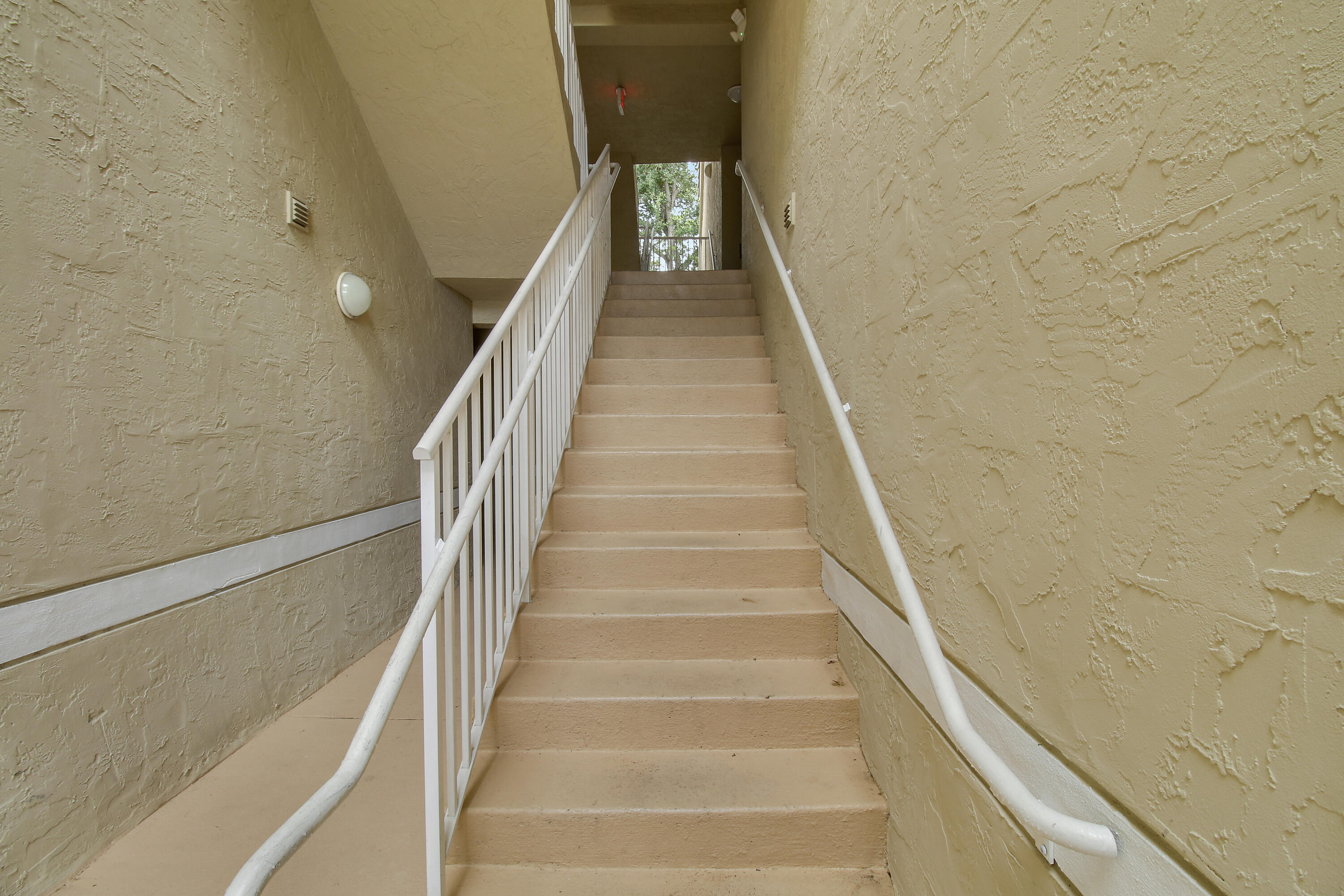 272 VILLAGE Boulevard 7208