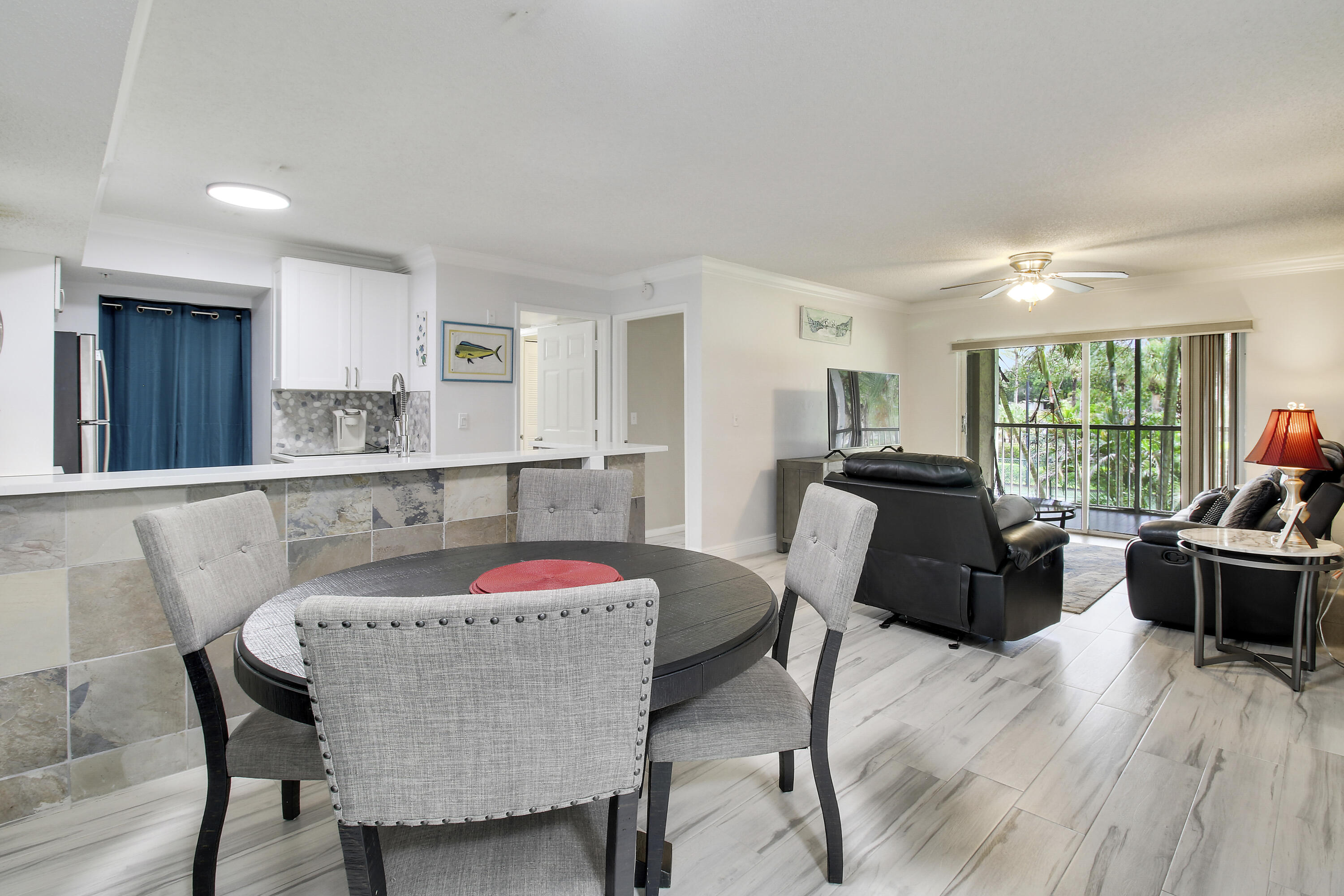 272 VILLAGE Boulevard 7208