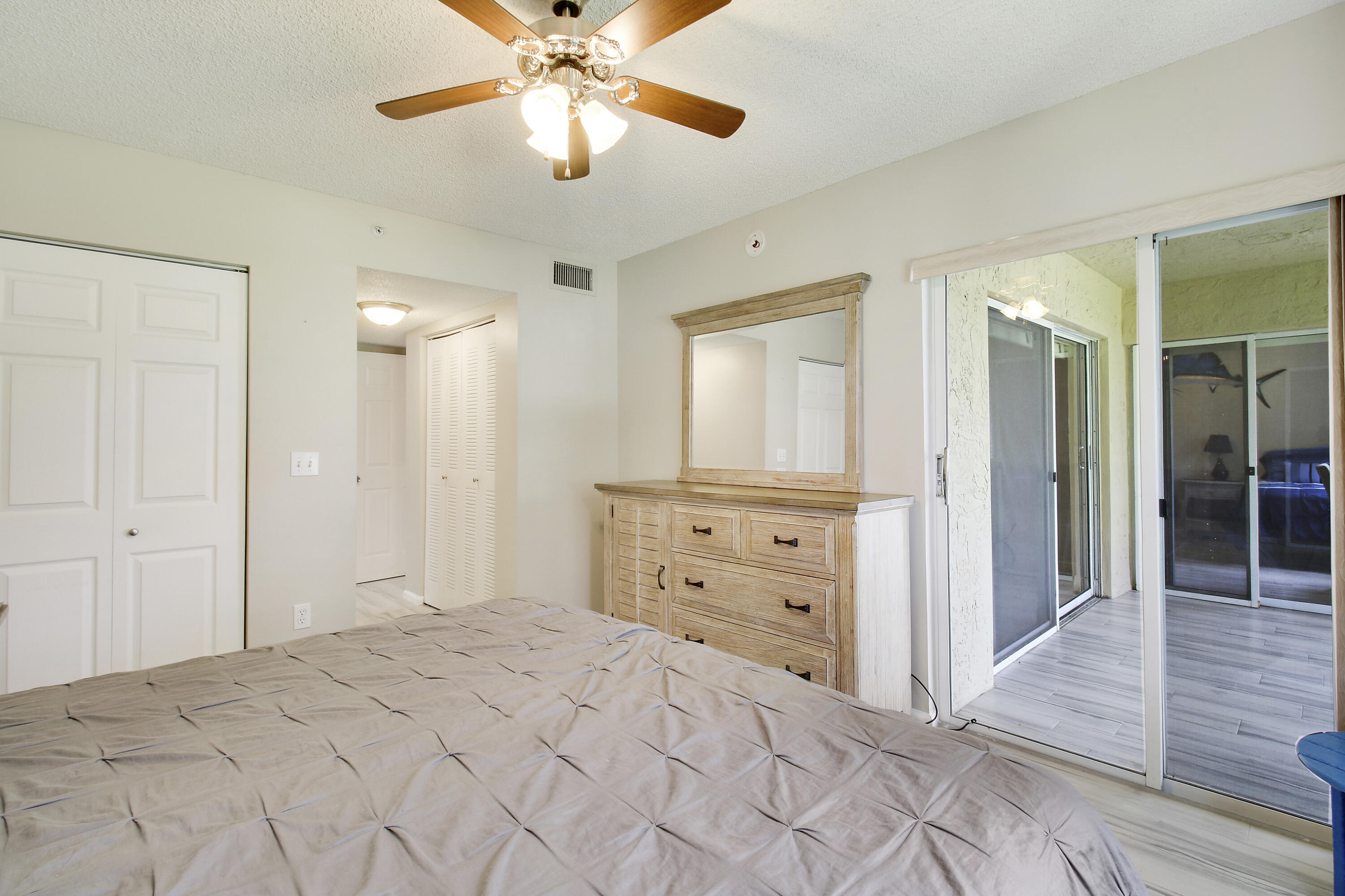 272 VILLAGE Boulevard 7208