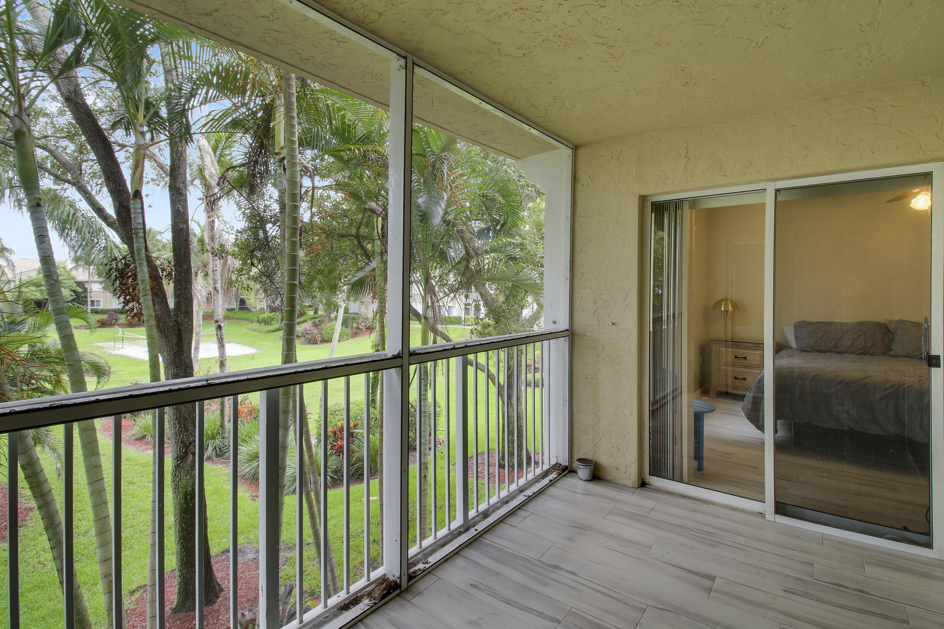 272 VILLAGE Boulevard 7208