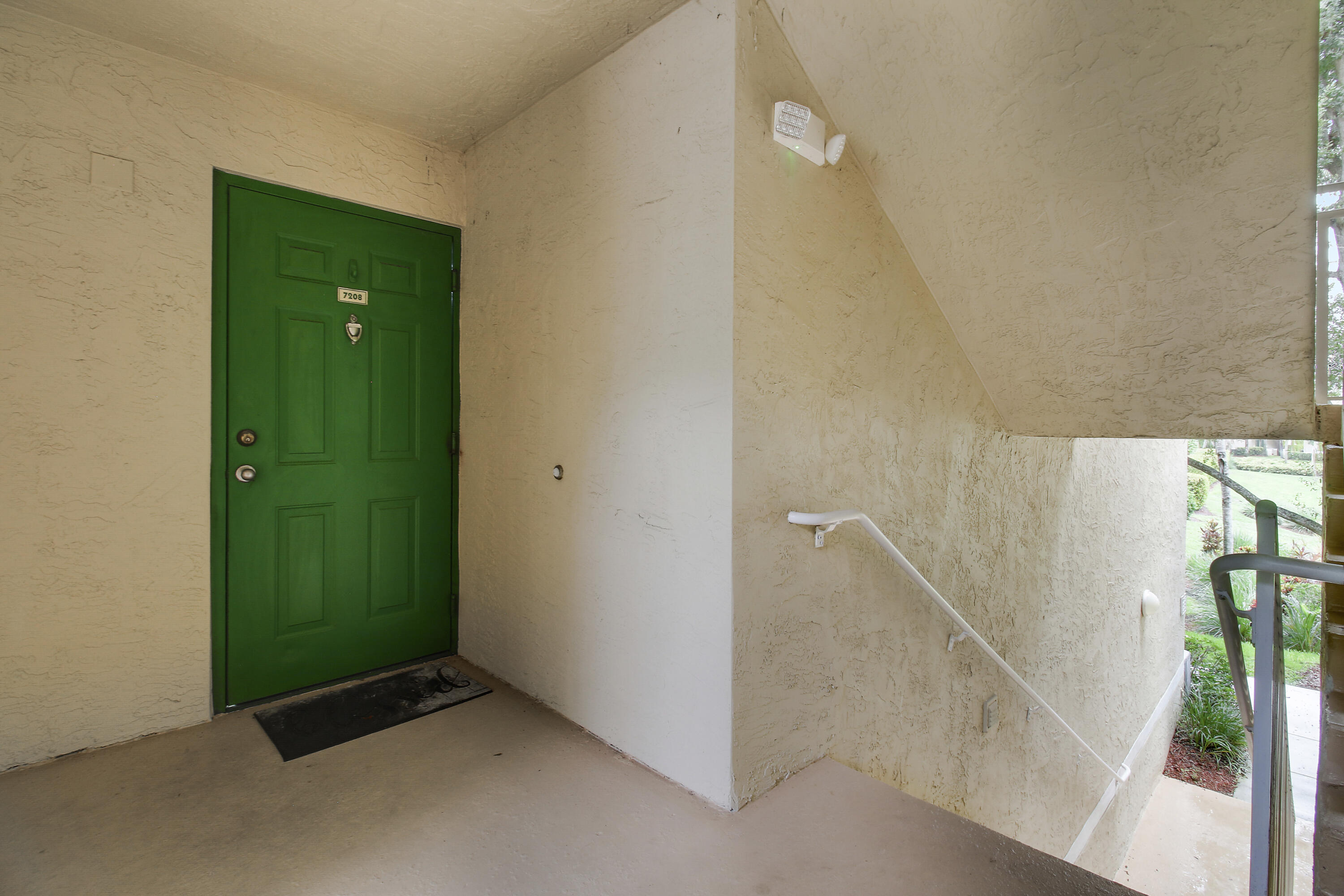 272 VILLAGE Boulevard 7208