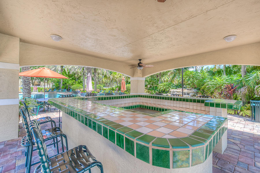 272 VILLAGE Boulevard 7208
