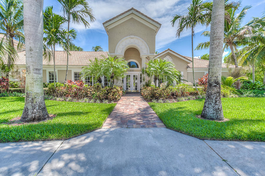 272 VILLAGE Boulevard 7208