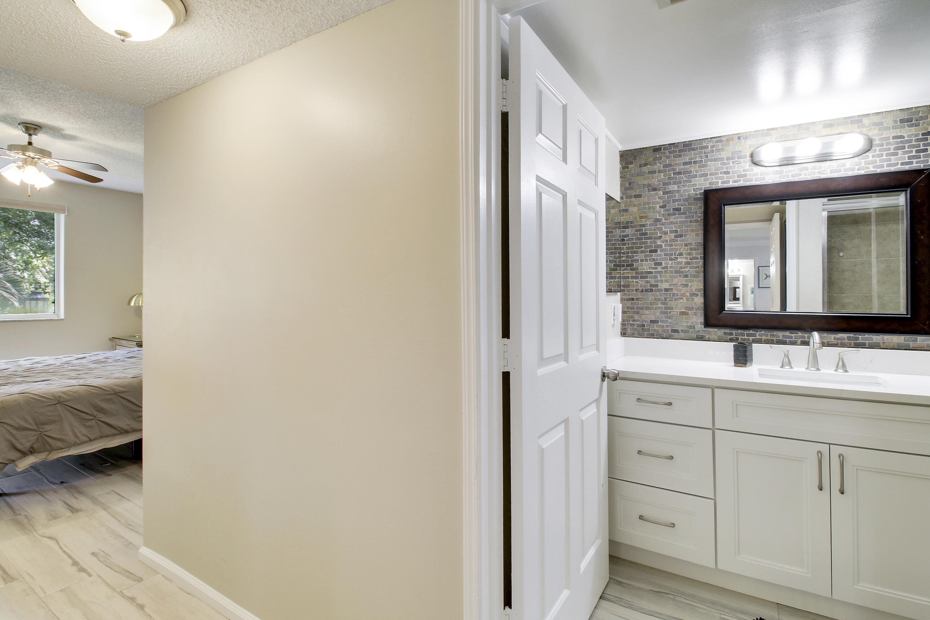 272 VILLAGE Boulevard 7208
