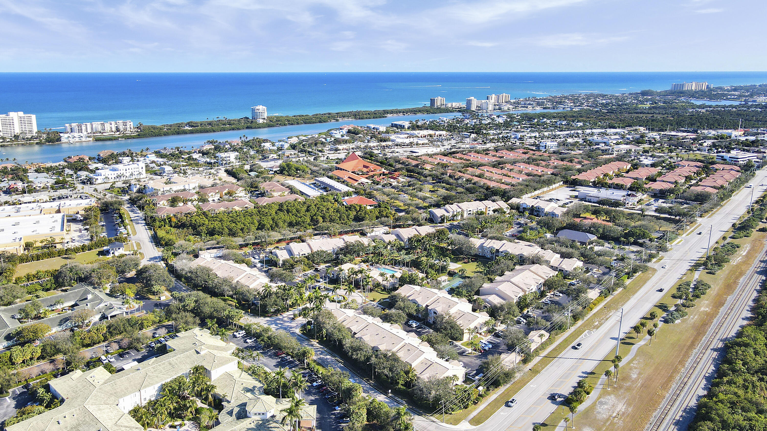 272 VILLAGE Boulevard 7208