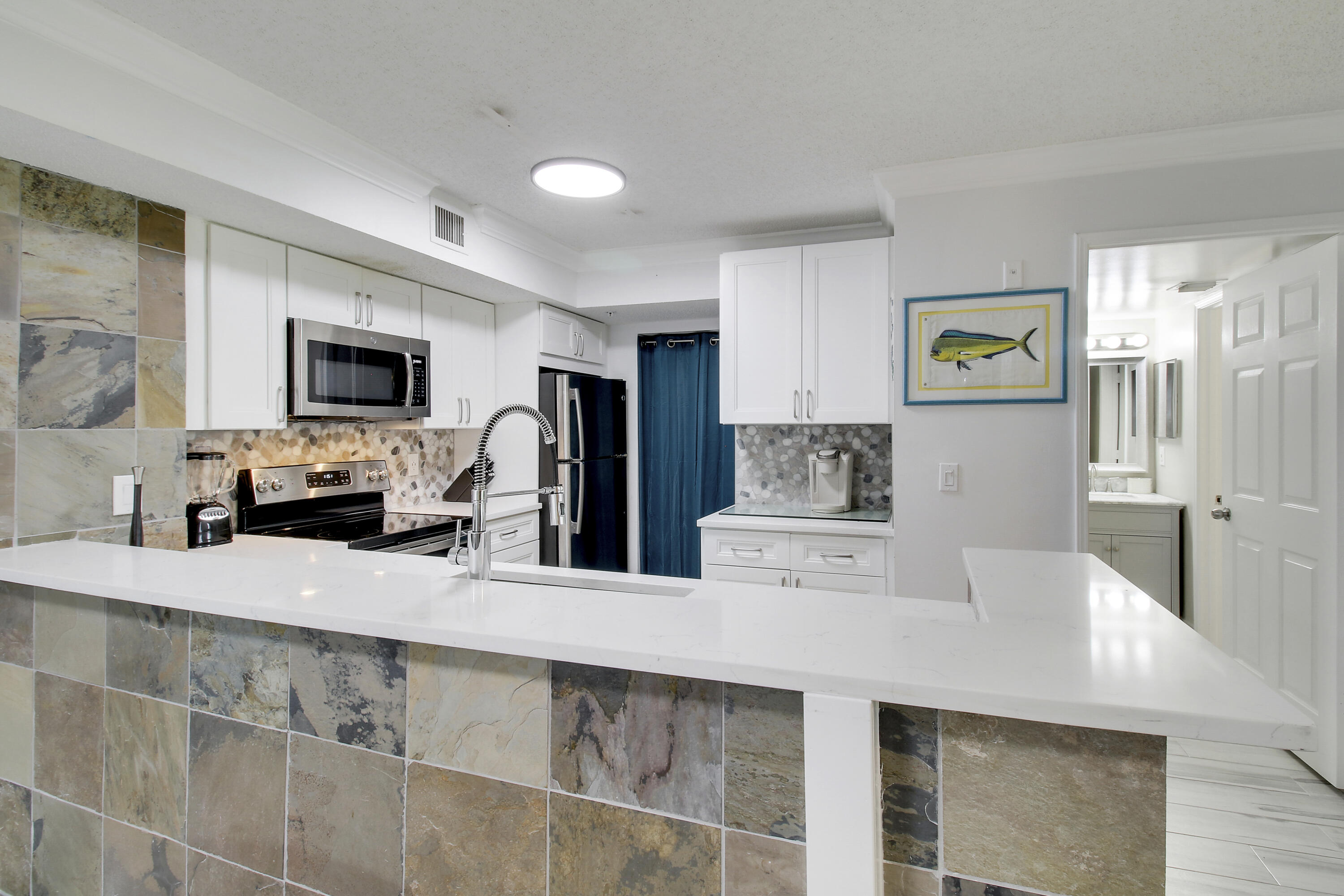 272 VILLAGE Boulevard 7208