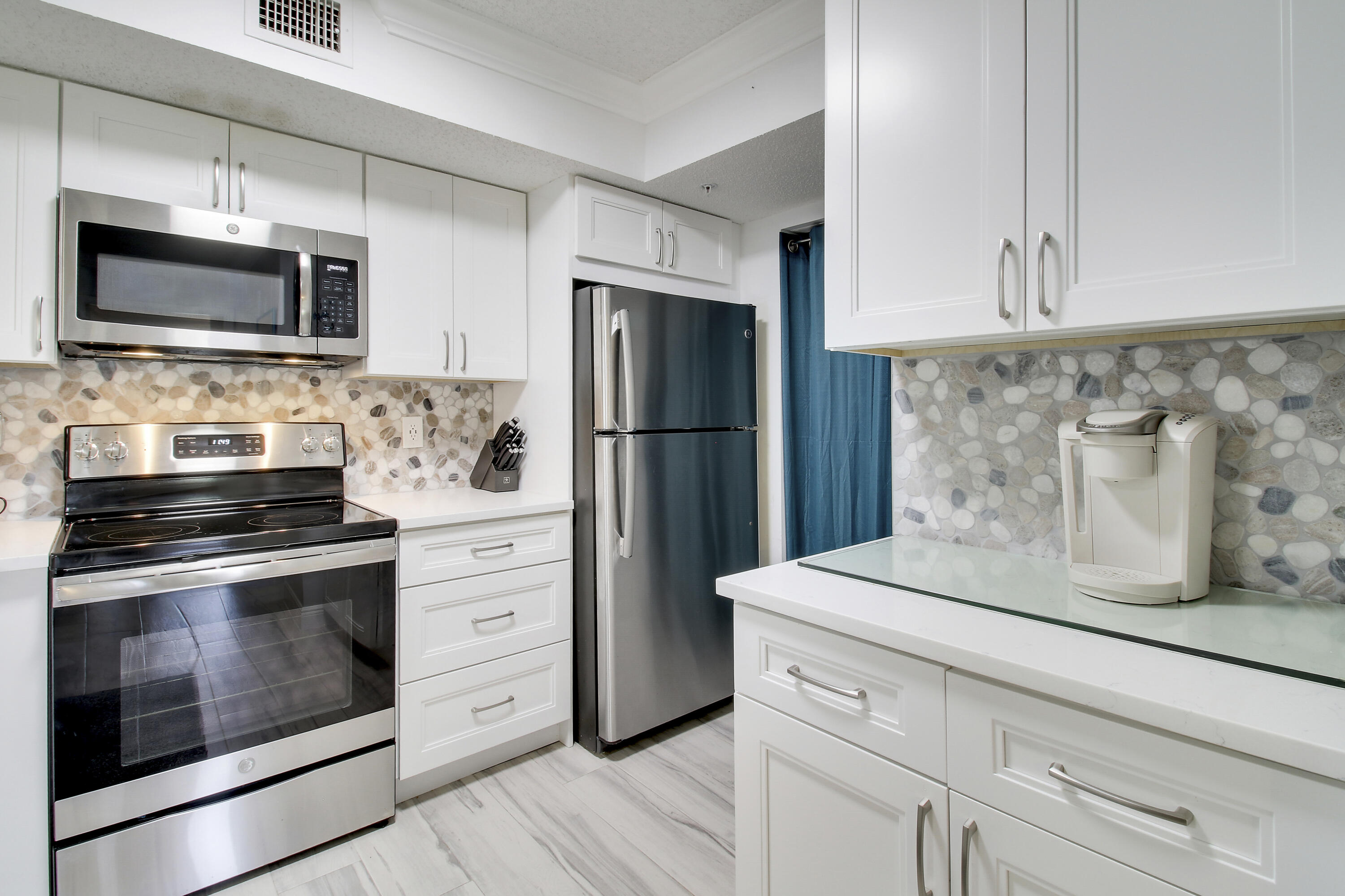 272 VILLAGE Boulevard 7208