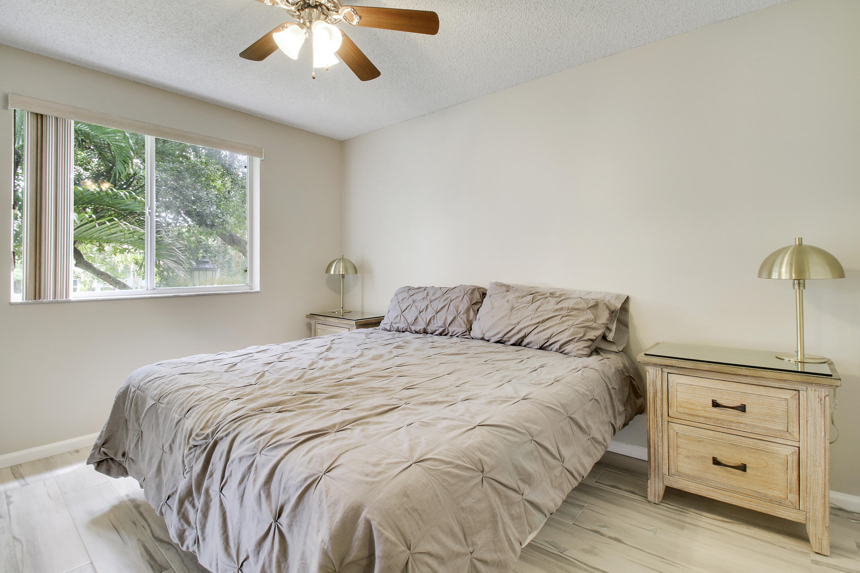 272 VILLAGE Boulevard 7208