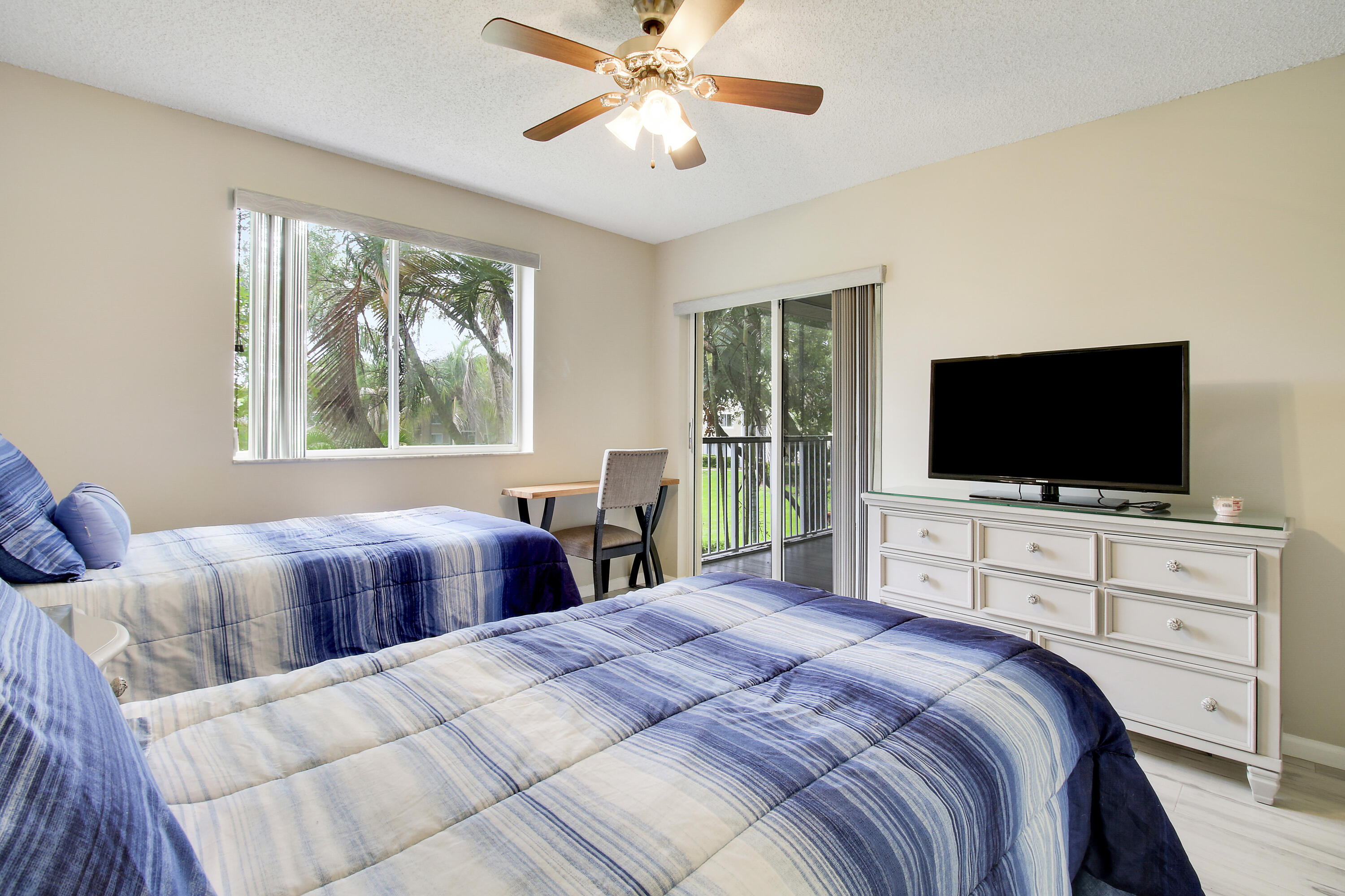 272 VILLAGE Boulevard 7208