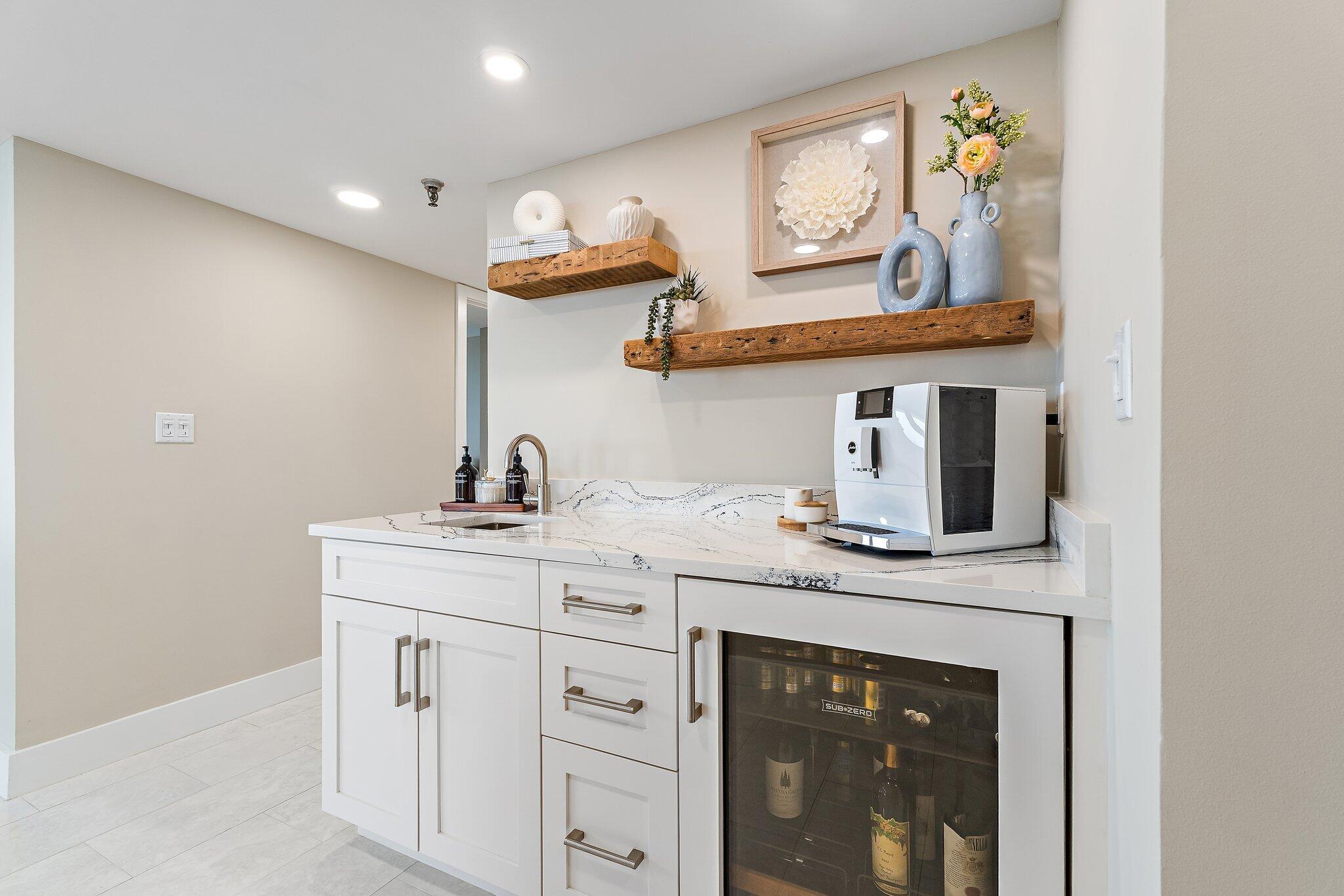 123 Lakeshore Drive 1544