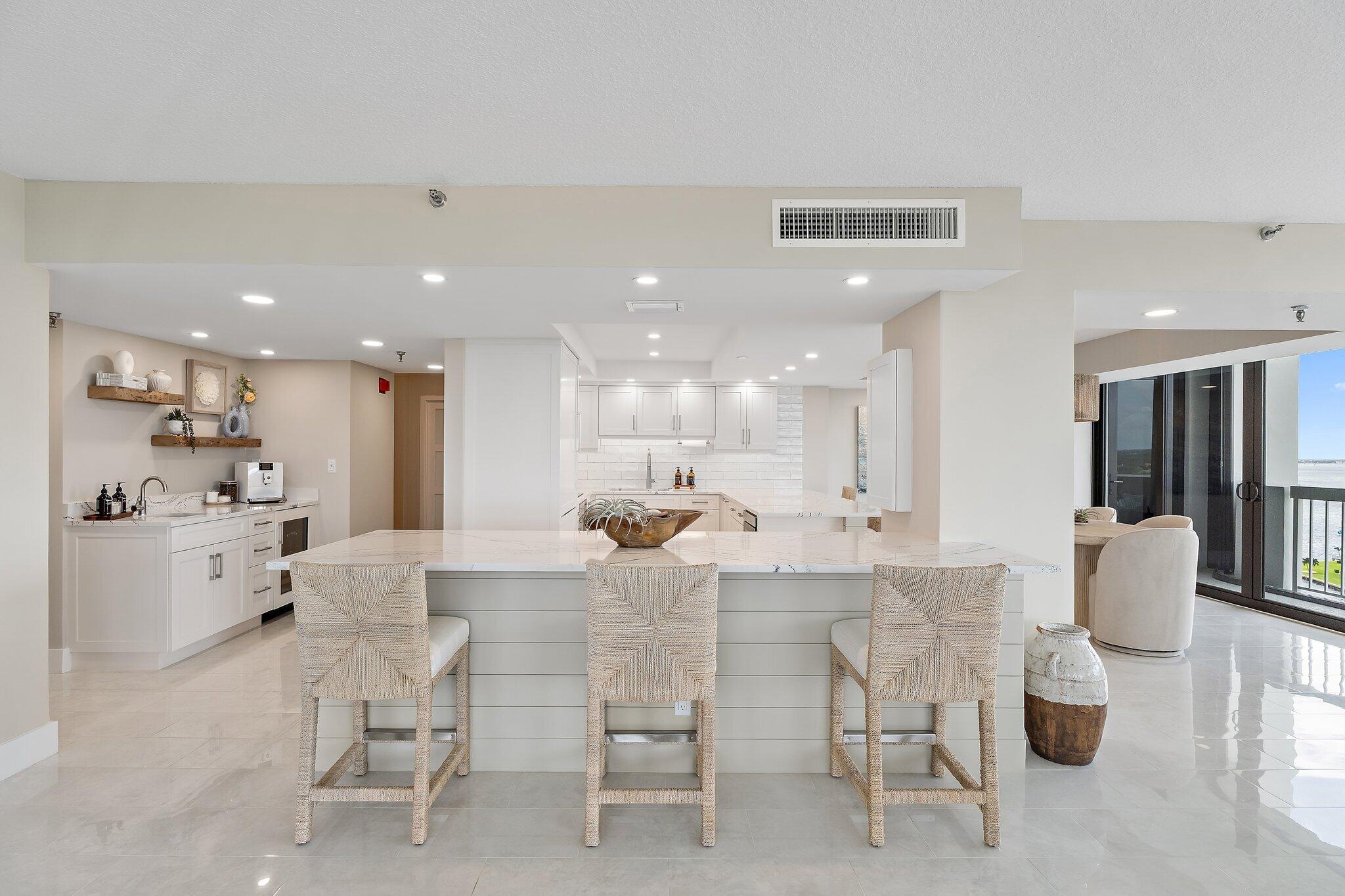 123 Lakeshore Drive 1544