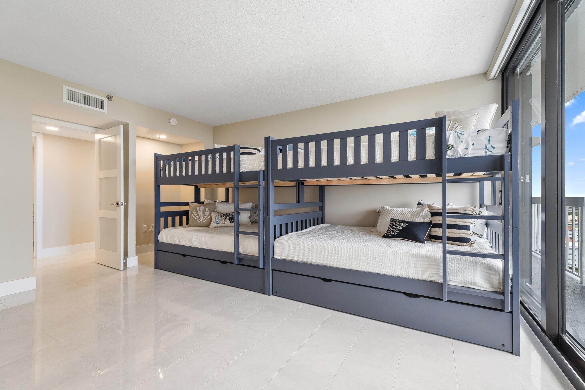 123 Lakeshore Drive 1544