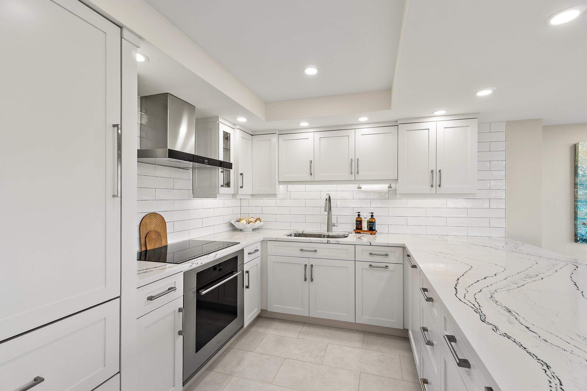 123 Lakeshore Drive 1544