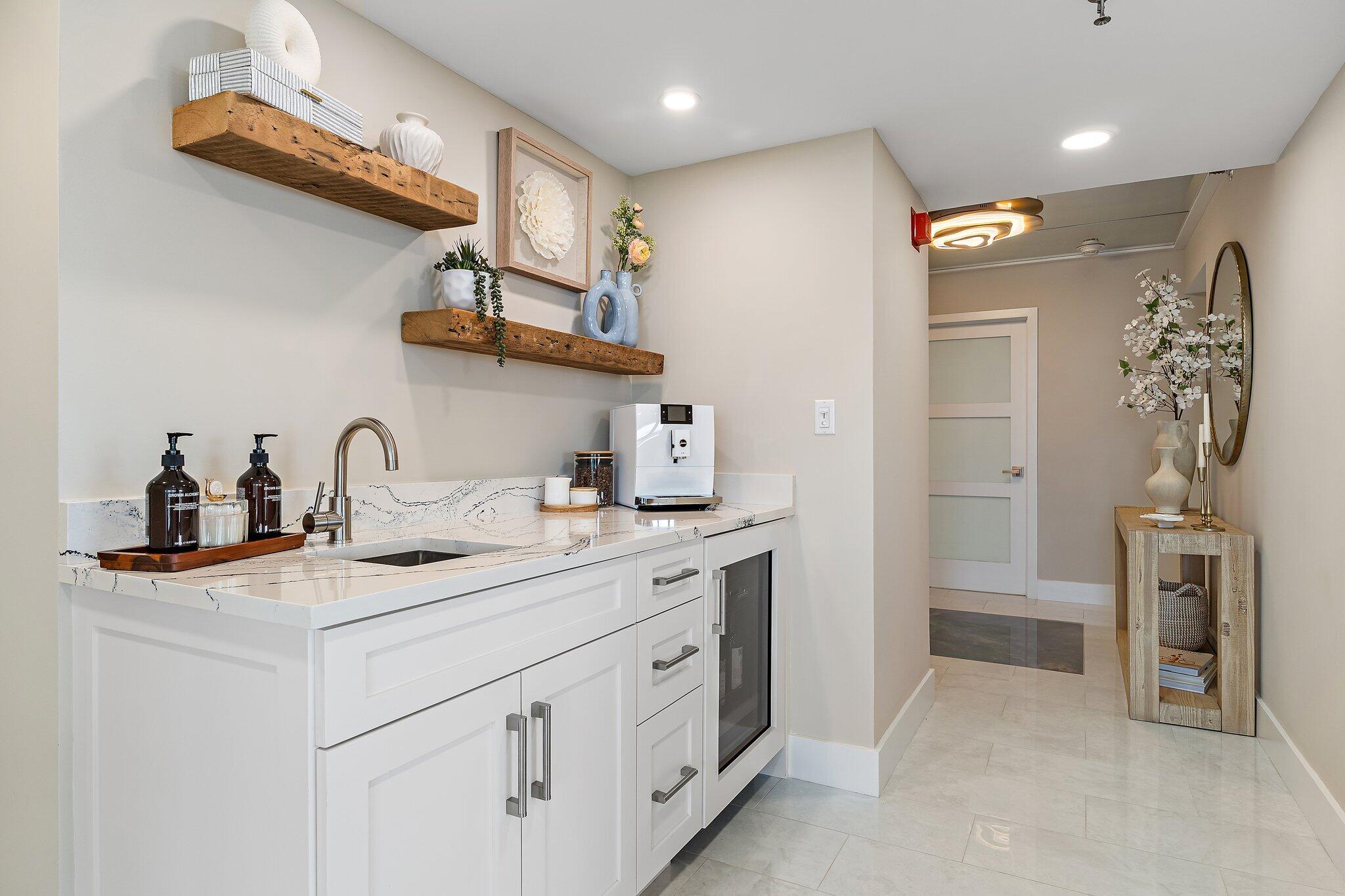 123 Lakeshore Drive 1544