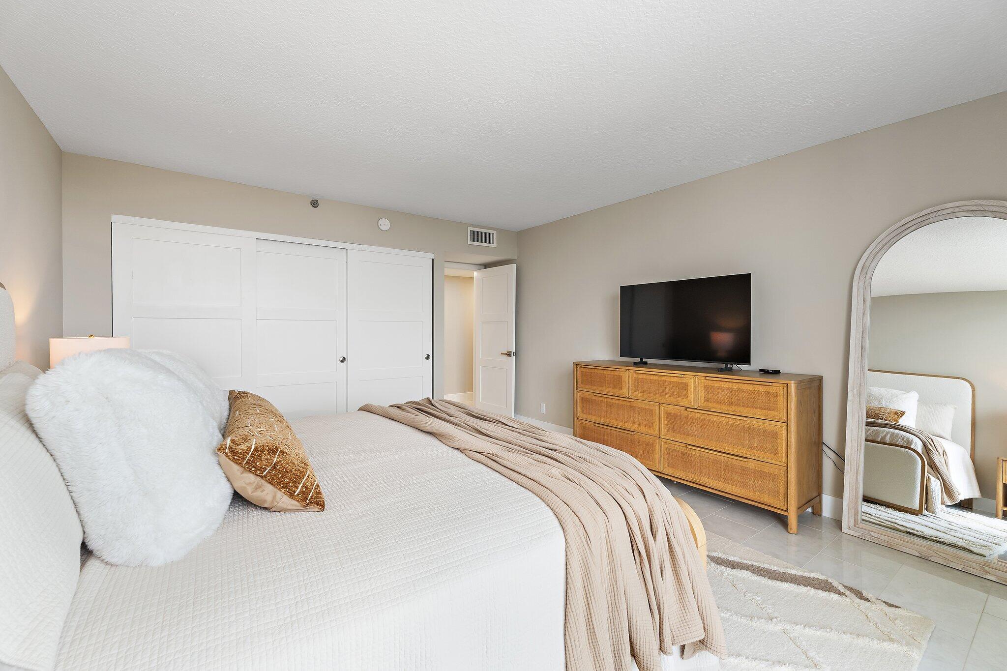 123 Lakeshore Drive 1544