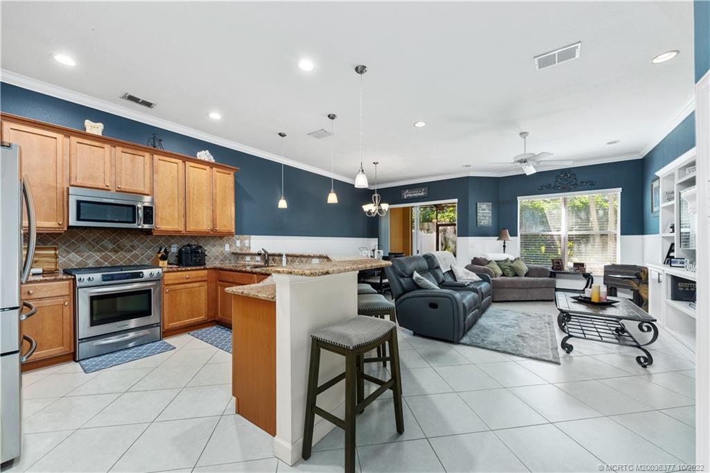 6153 NW Helmsdale Way