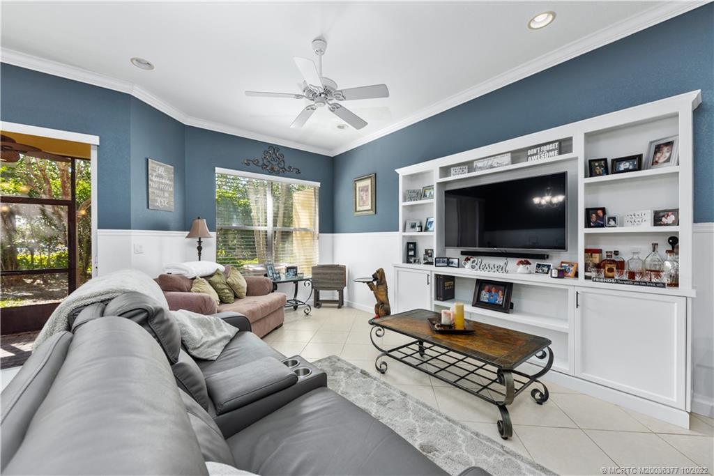 6153 NW Helmsdale Way