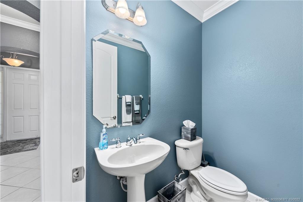 6153 NW Helmsdale Way