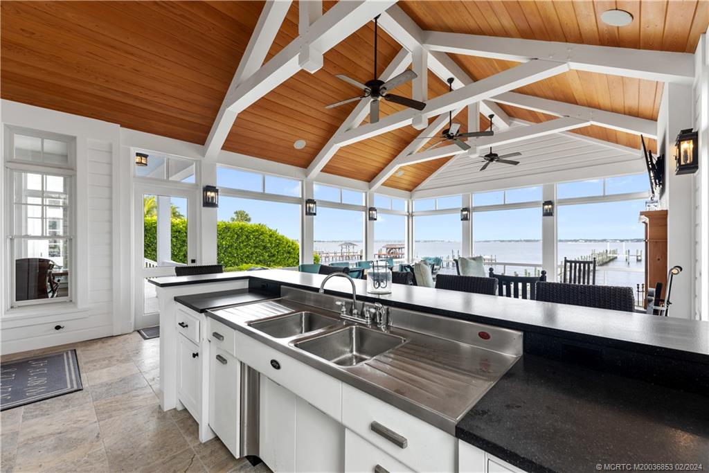 1441 SE Riverside Drive