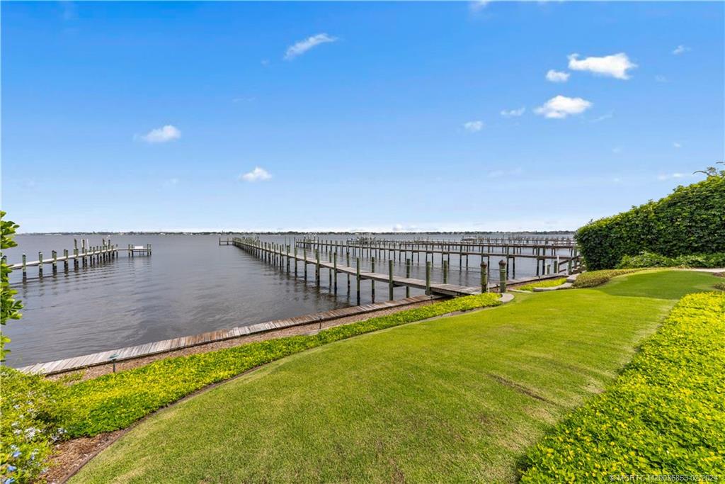 1441 SE Riverside Drive