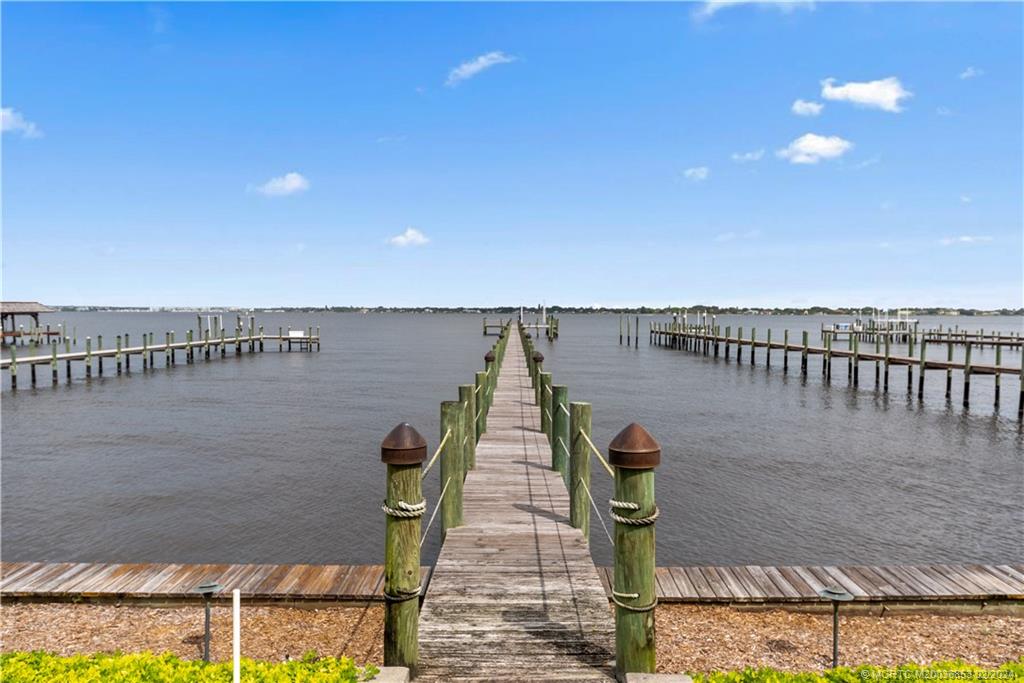 1441 SE Riverside Drive