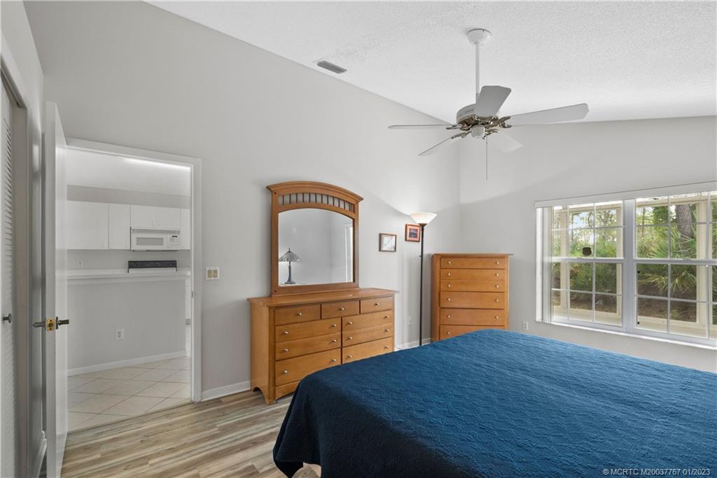 631 NW San Remo Circle