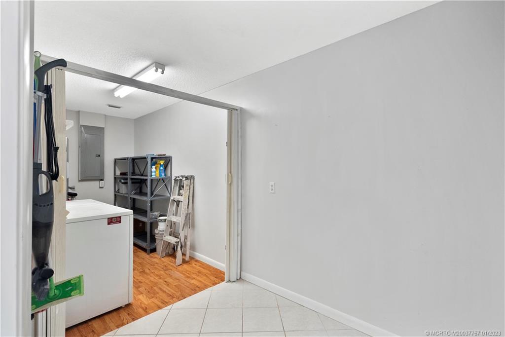 631 NW San Remo Circle