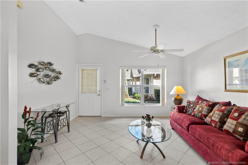 631 NW San Remo Circle