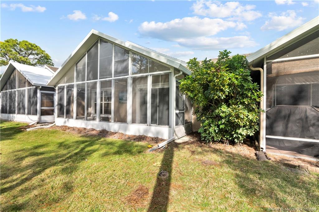 631 NW San Remo Circle