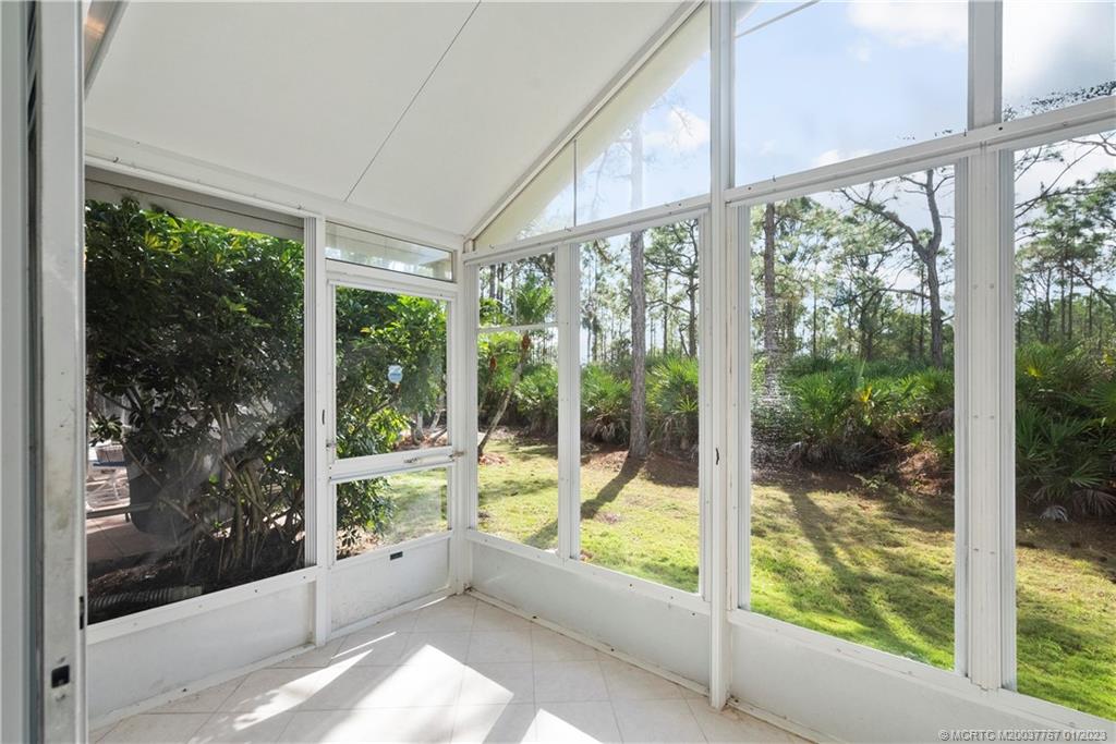 631 NW San Remo Circle