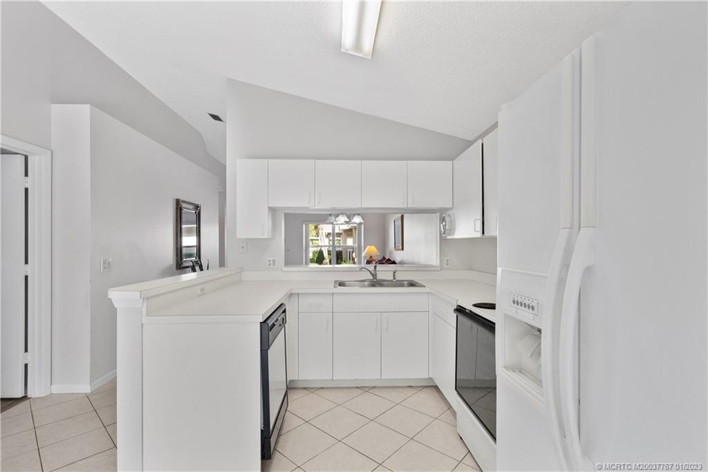 631 NW San Remo Circle