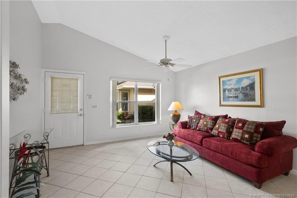 631 NW San Remo Circle