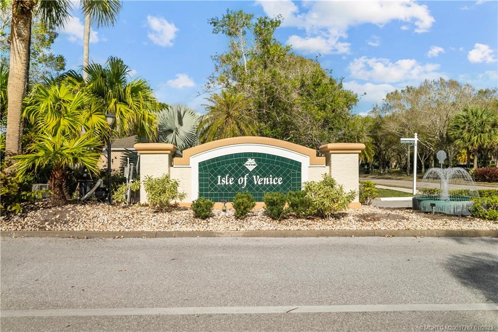 631 NW San Remo Circle