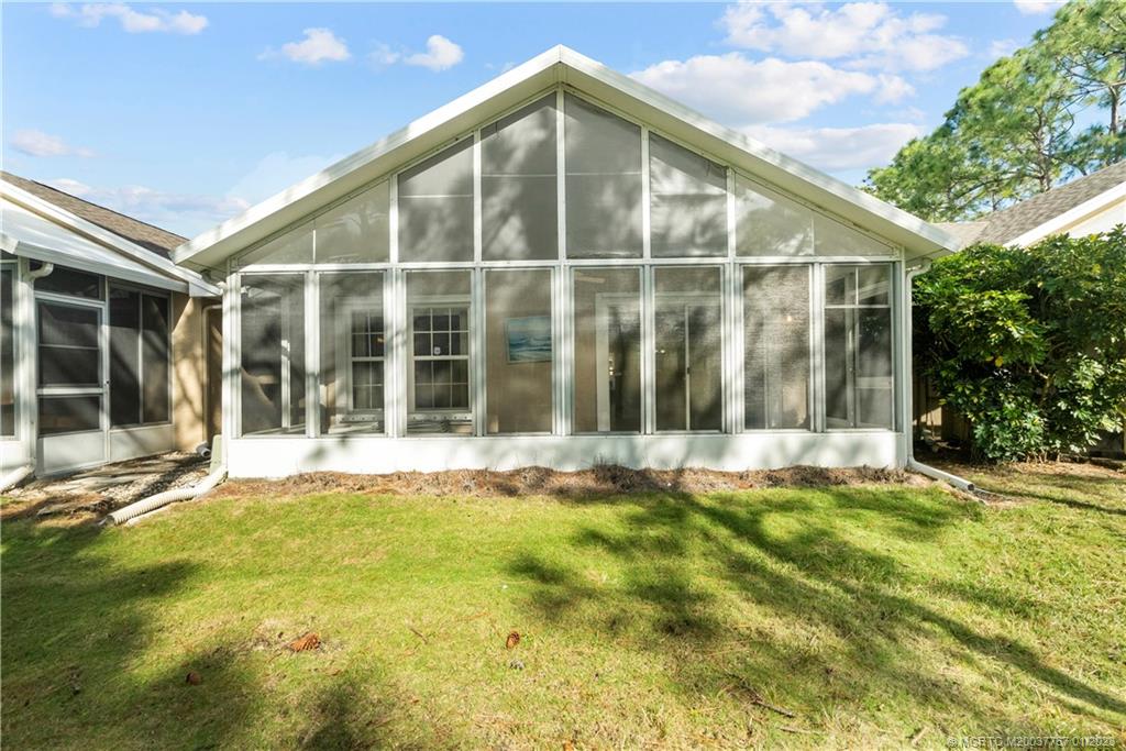 631 NW San Remo Circle