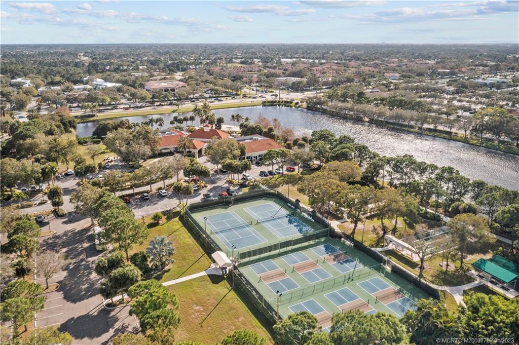 631 NW San Remo Circle