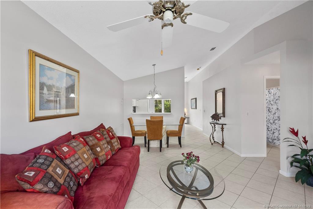 631 NW San Remo Circle