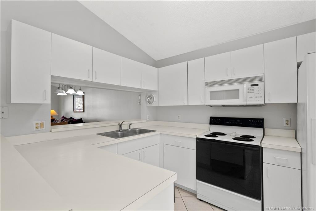 631 NW San Remo Circle