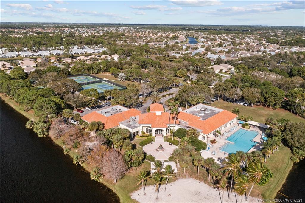 631 NW San Remo Circle