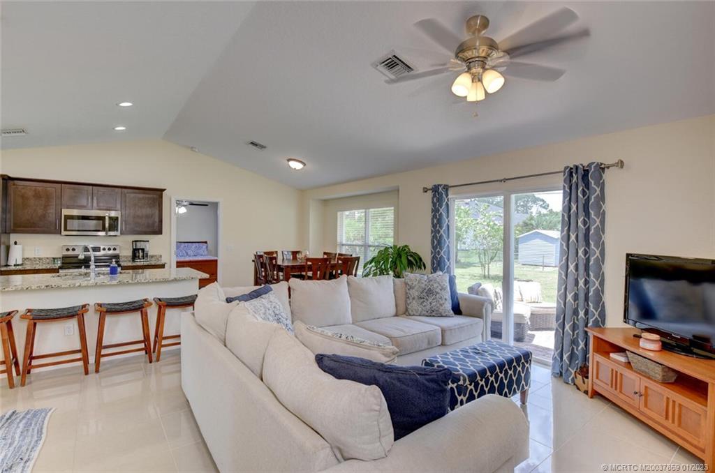 1037 SW Mantilla Avenue