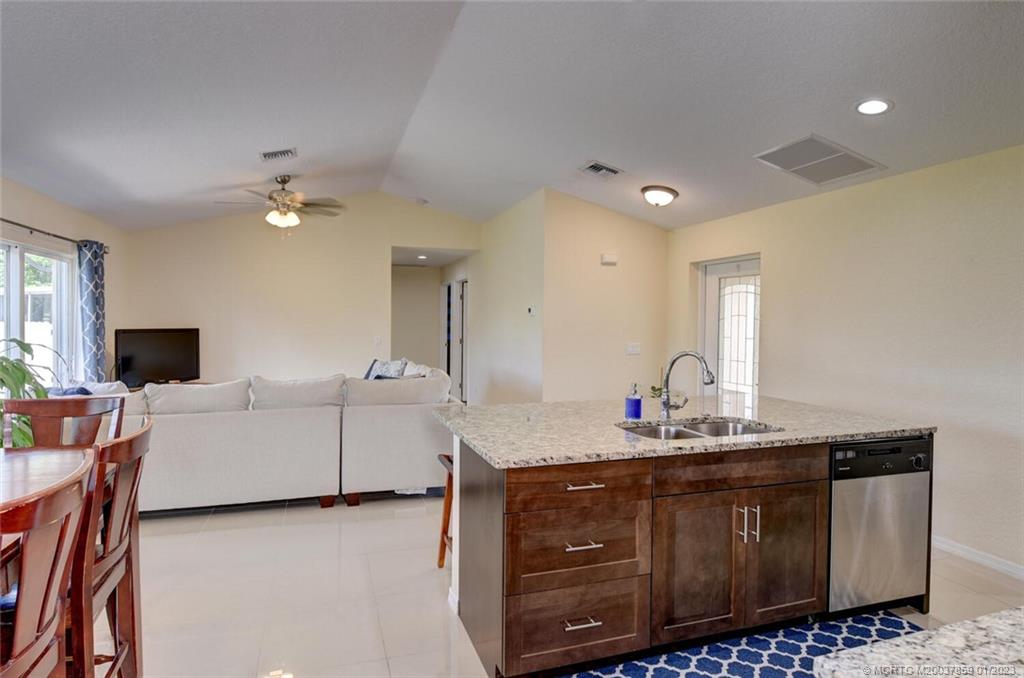 1037 SW Mantilla Avenue