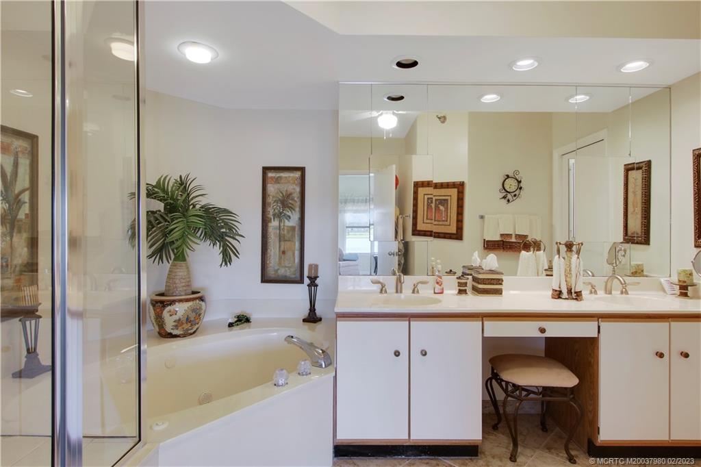 185 NE Edgewater Drive 5104