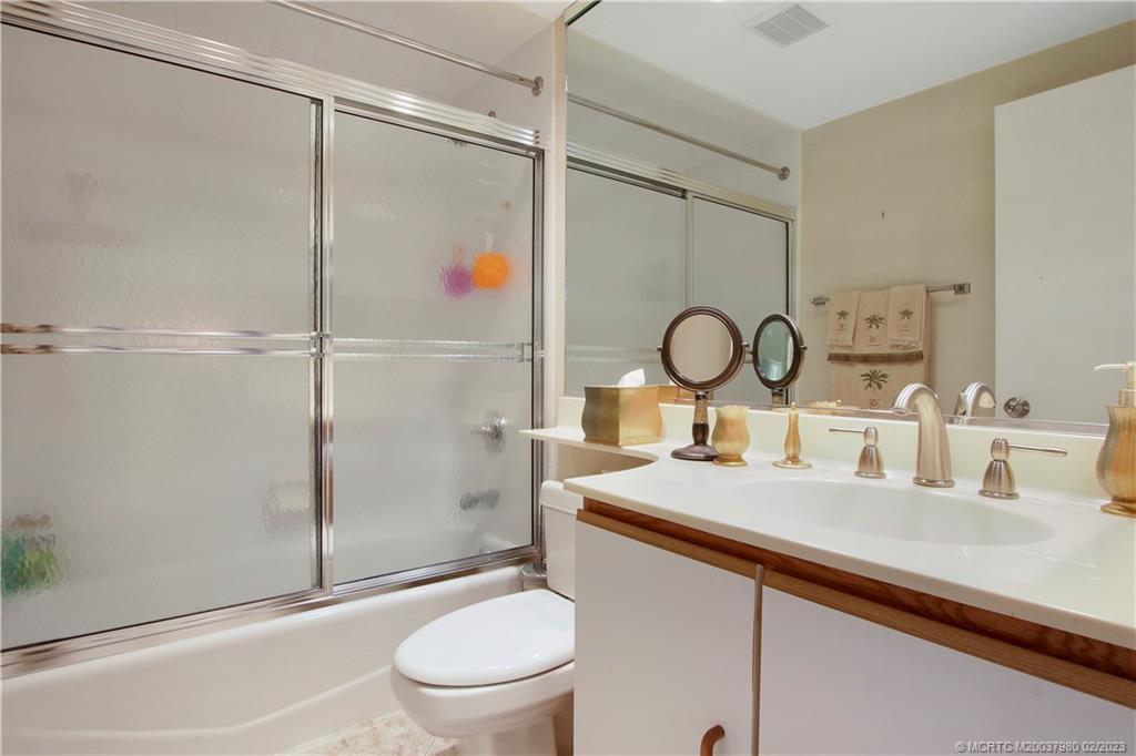 185 NE Edgewater Drive 5104