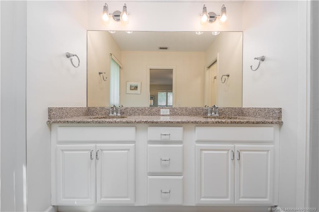 2882 SW Westlake Circle